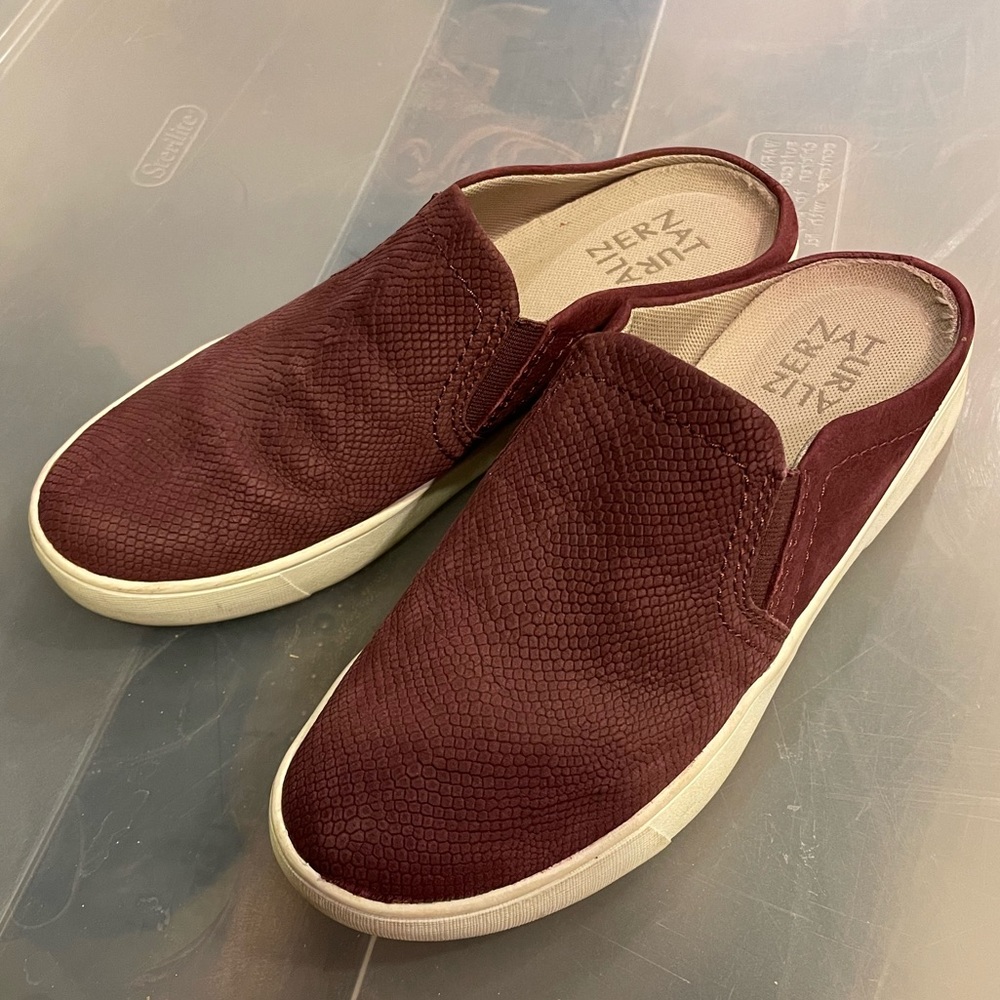 Naturalizer Slip On / Clog Burgundy Shoes